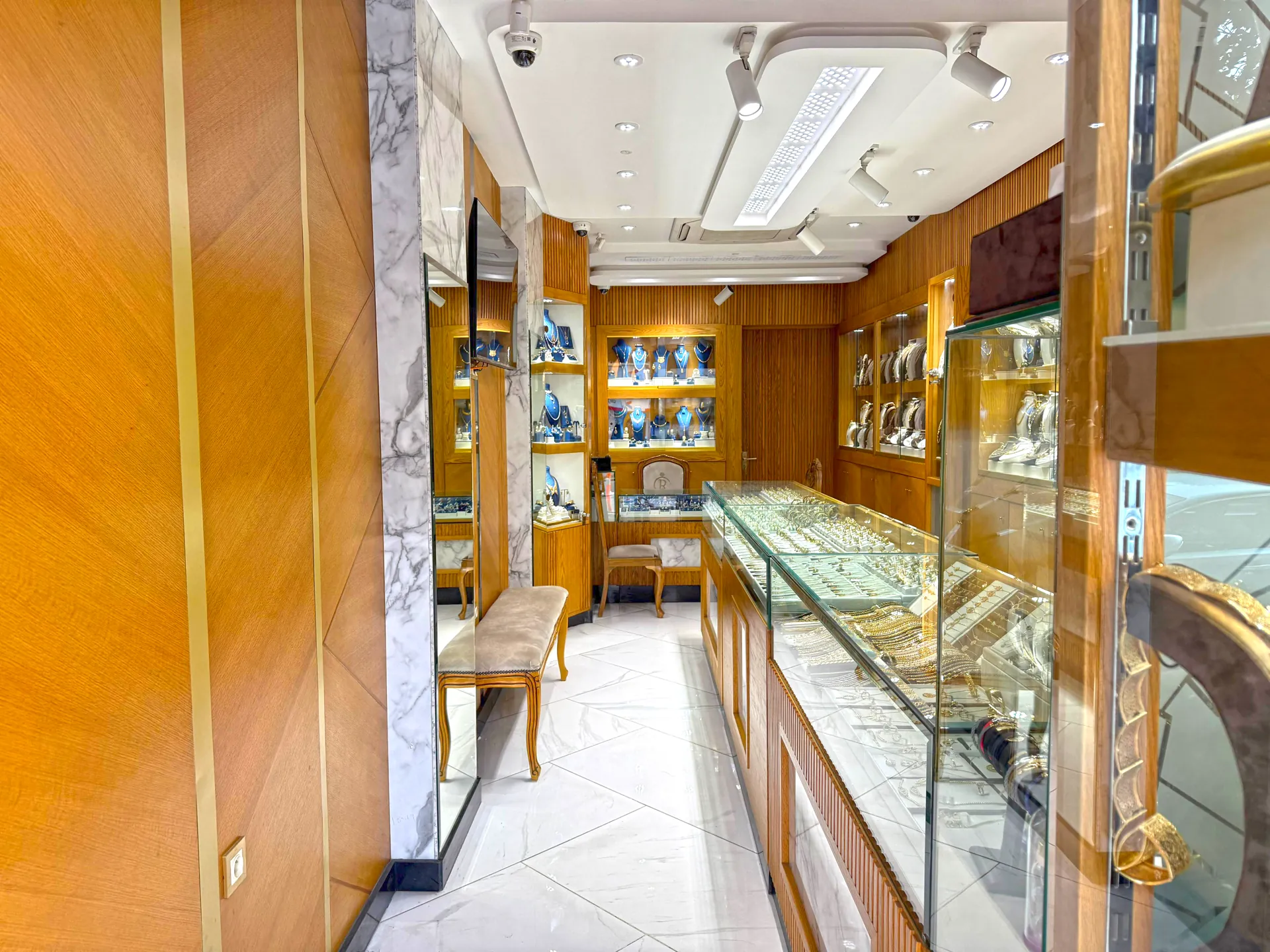 Collection Gold Rania à Tanger - Bagues et colliers en or et diamants